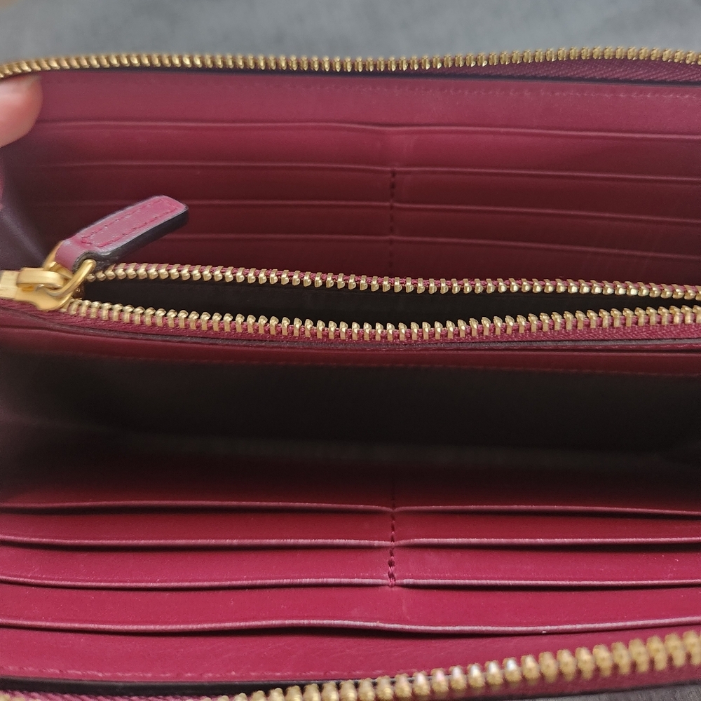 MCM Grained Leather Long Zip-around Wallet - Picture 6 of 9